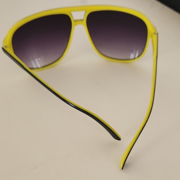Stylish Black and Yellow Sunglasses - Picture 10 of 11
